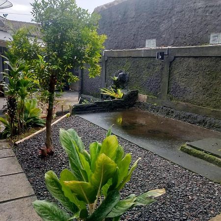 Aqilakost N Cafe Gadog Puncak Hotel Bogor Exterior foto