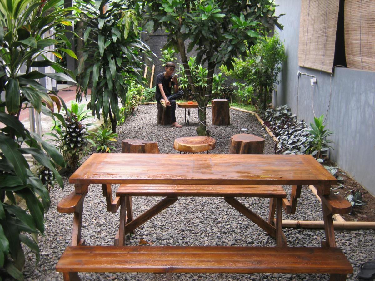 Aqilakost N Cafe Gadog Puncak Hotel Bogor Exterior foto